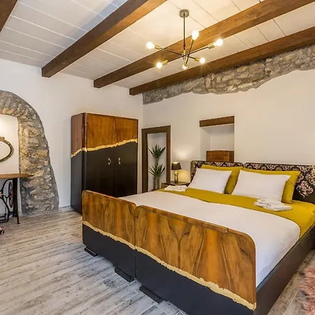 別荘 House Stone With Jacuzzi