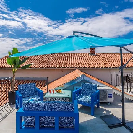 בית נופש House Stone With Jacuzzi
