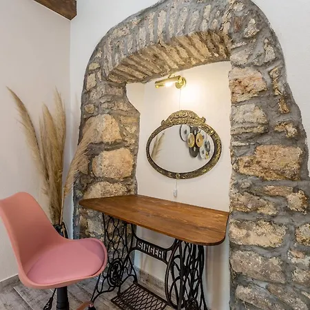 House Stone With Jacuzzi Feriehus