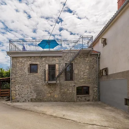 House Stone With Jacuzzi בית נופש *