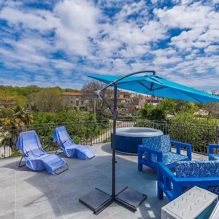 House Stone With Jacuzzi Holiday home *