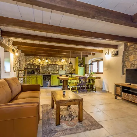 度假居 House Stone With Jacuzzi *