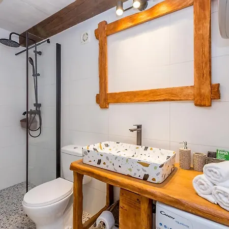 度假居 House Stone With Jacuzzi *
