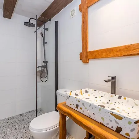 度假居 House Stone With Jacuzzi
