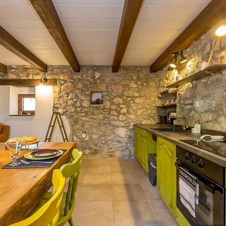House Stone With Jacuzzi 度假居 Bajcici