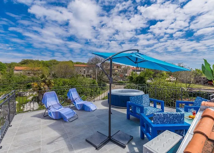 House Stone With Jacuzzi Сasa de vacaciones *