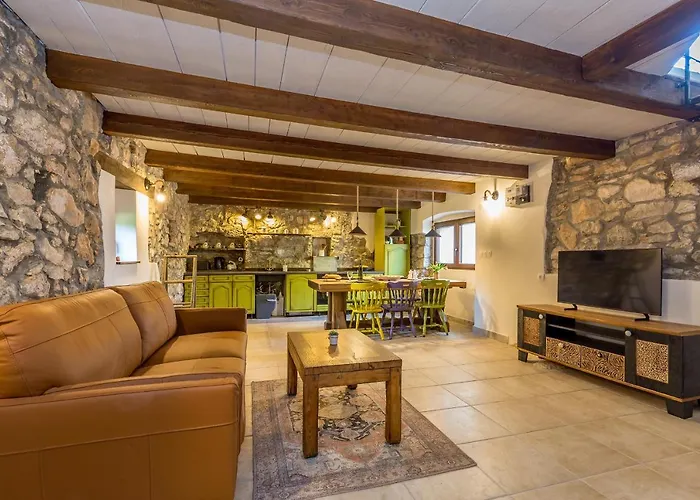 Сasa de vacaciones House Stone With Jacuzzi *