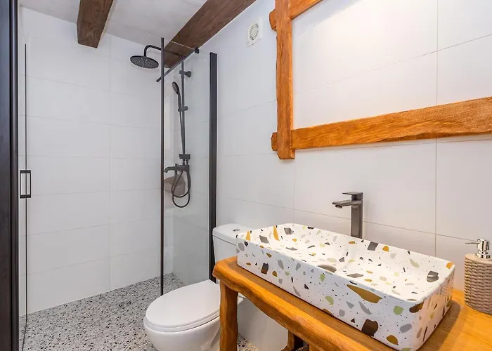 Сasa de vacaciones House Stone With Jacuzzi