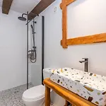Σπίτι διακοπών House Stone With Jacuzzi