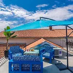 Σπίτι διακοπών House Stone With Jacuzzi