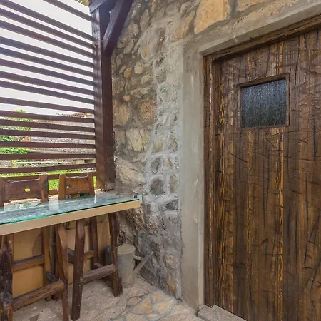 House Stone With Jacuzzi Feriehus *